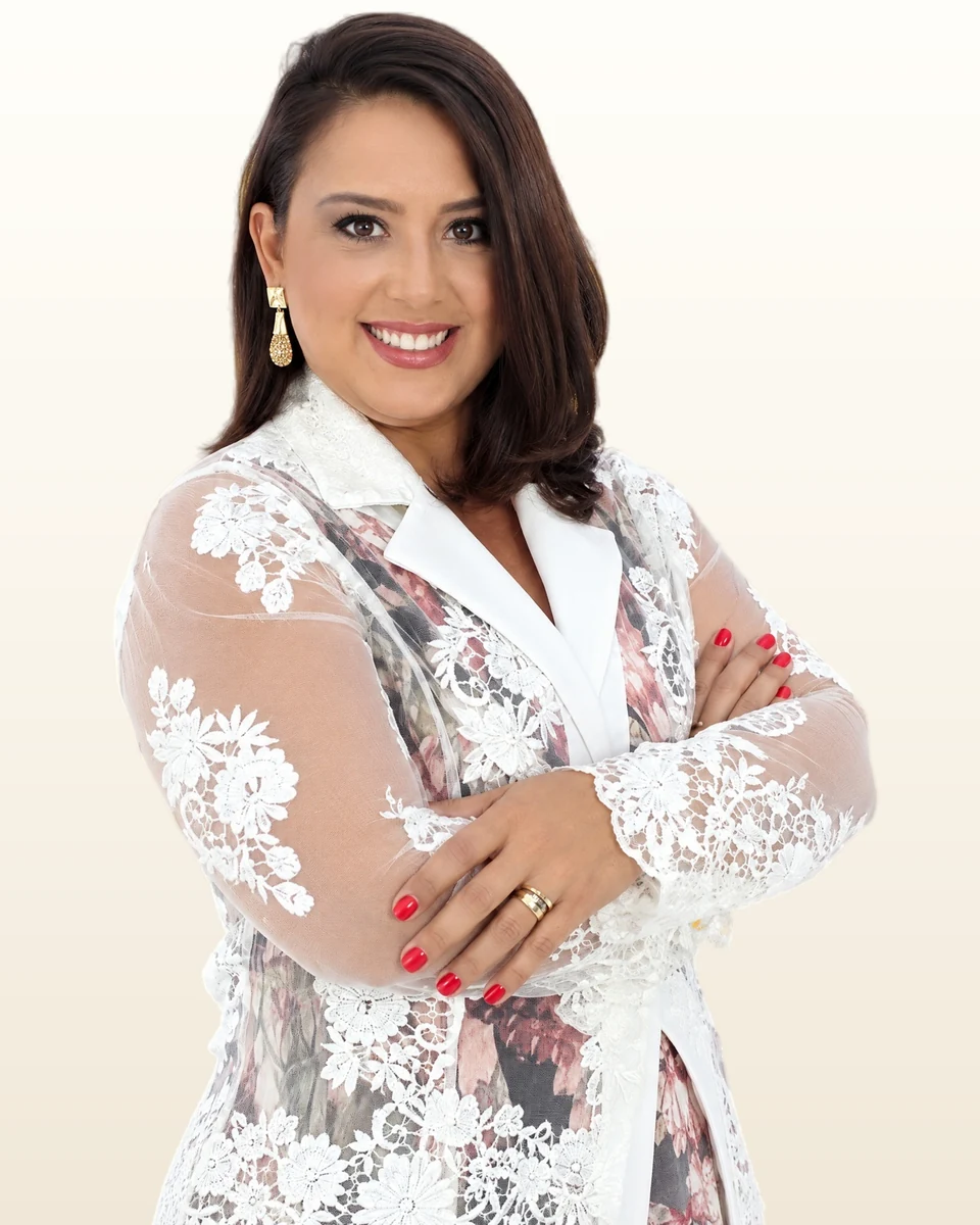 Retrato da Dra. Marcella Marangon, médica responsável pela Clínica Dra. Marcella Marangon